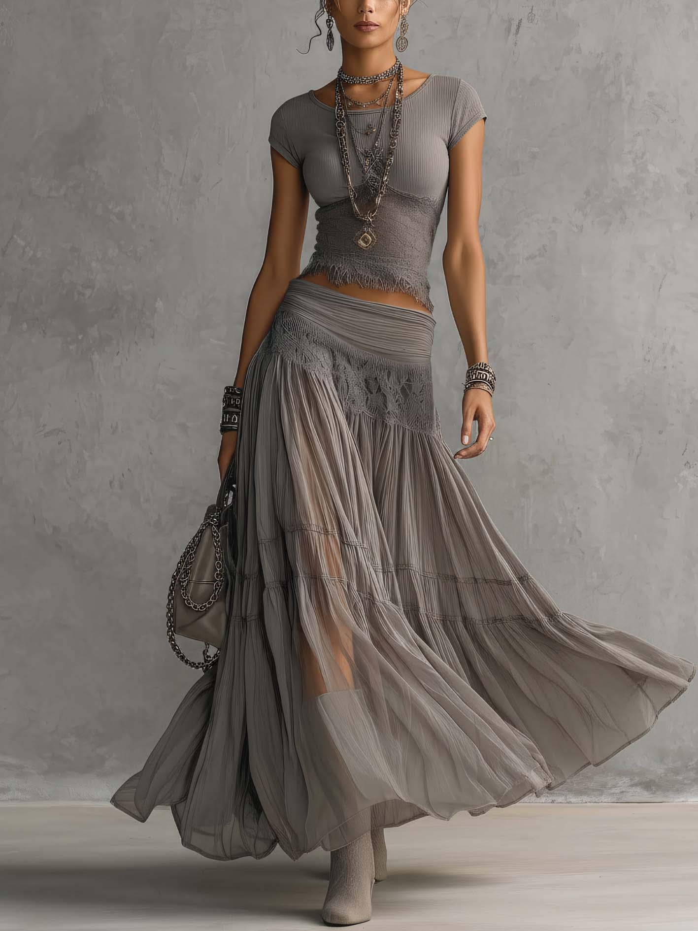 Christine™ | Conjunto de top gris con paneles de encaje y falda larga plisada
