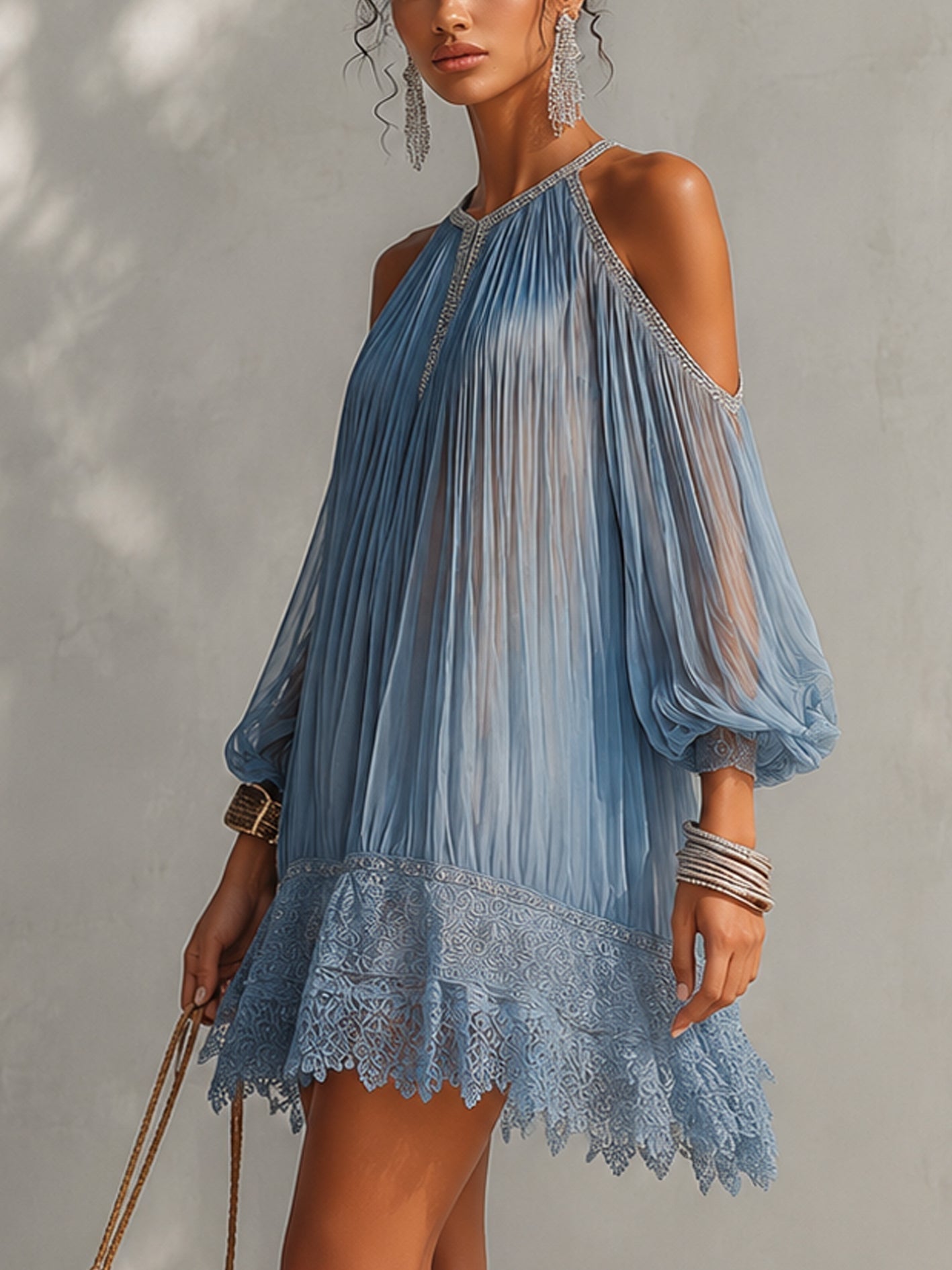 Serafina | Vestido Mini Azul de Hombros Descubiertos Fruncido y Bajo de Encaje