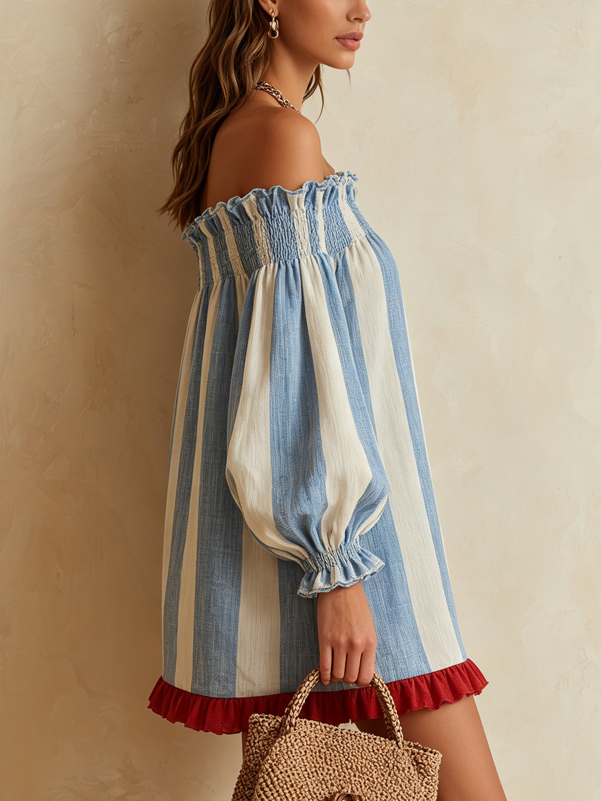 Ondina | Vestido Mini de Rayas Azul y Blanco con Hombros Descubiertos y Bajo Contrastado