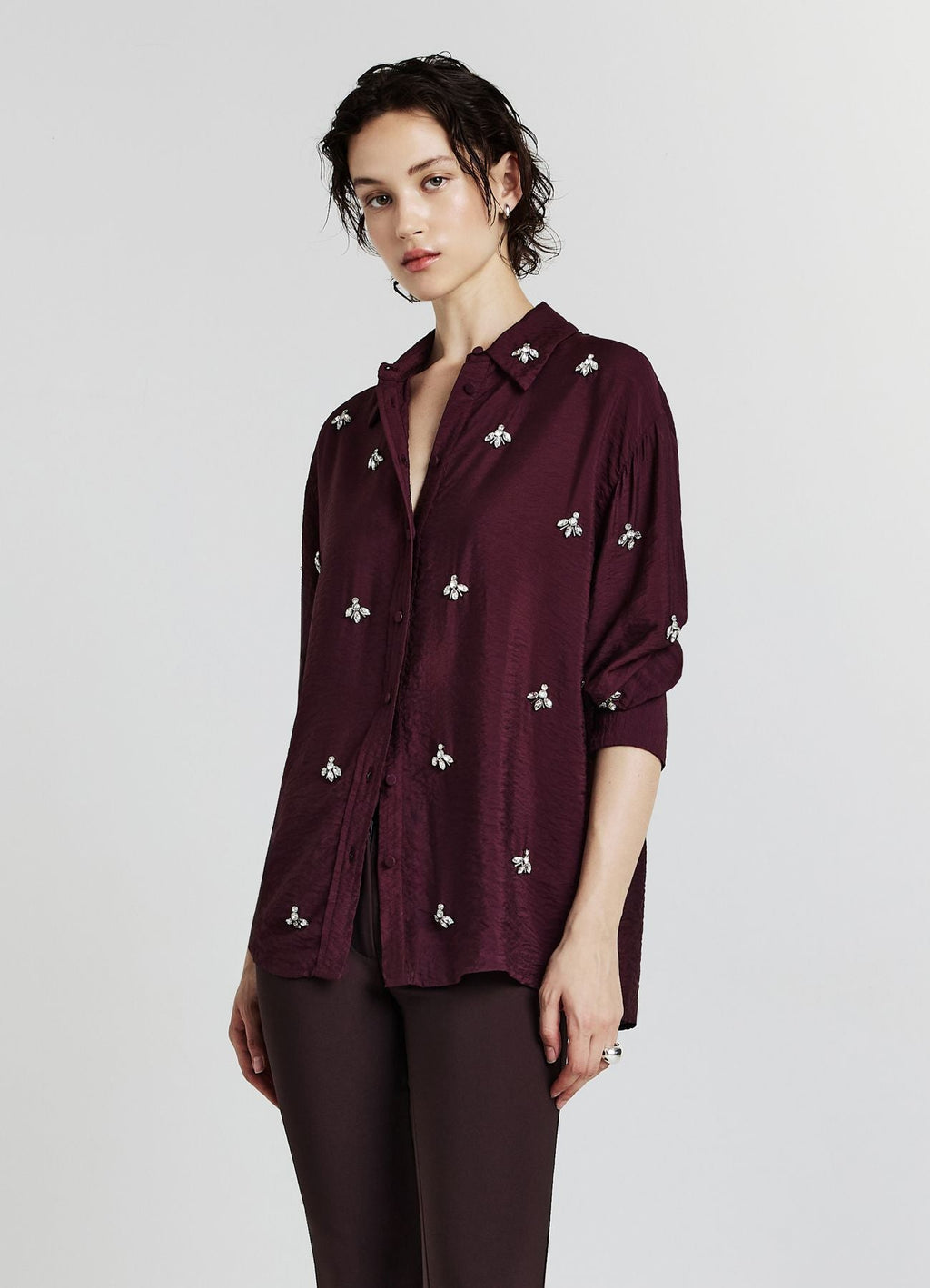 Camisa oversize con adornos