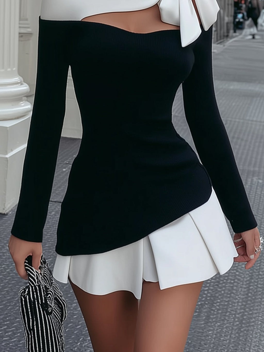 Faustina | Vestido Mini Blanco y Negro con Tirante y Lazo Cosido