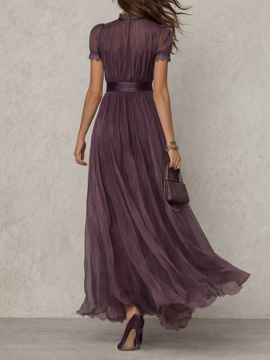 Flavia — Vestido largo violeta con escote gota y encaje