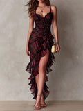 Edith | Vestido corto drapeado negro y rojo de flores con bajo con volante