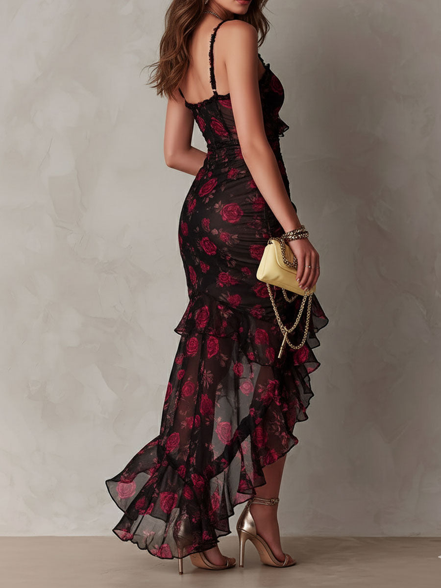 Edith | Vestido corto drapeado negro y rojo de flores con bajo con volante