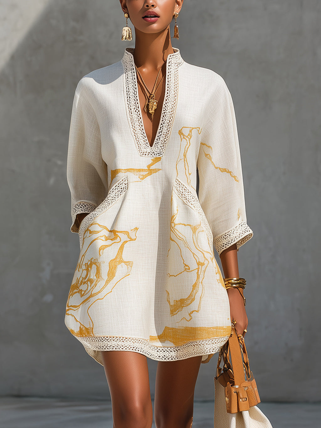 Leonor | Vestido Mini de Encaje Crochet Marfil con Motivos Dorados y Escote en V
