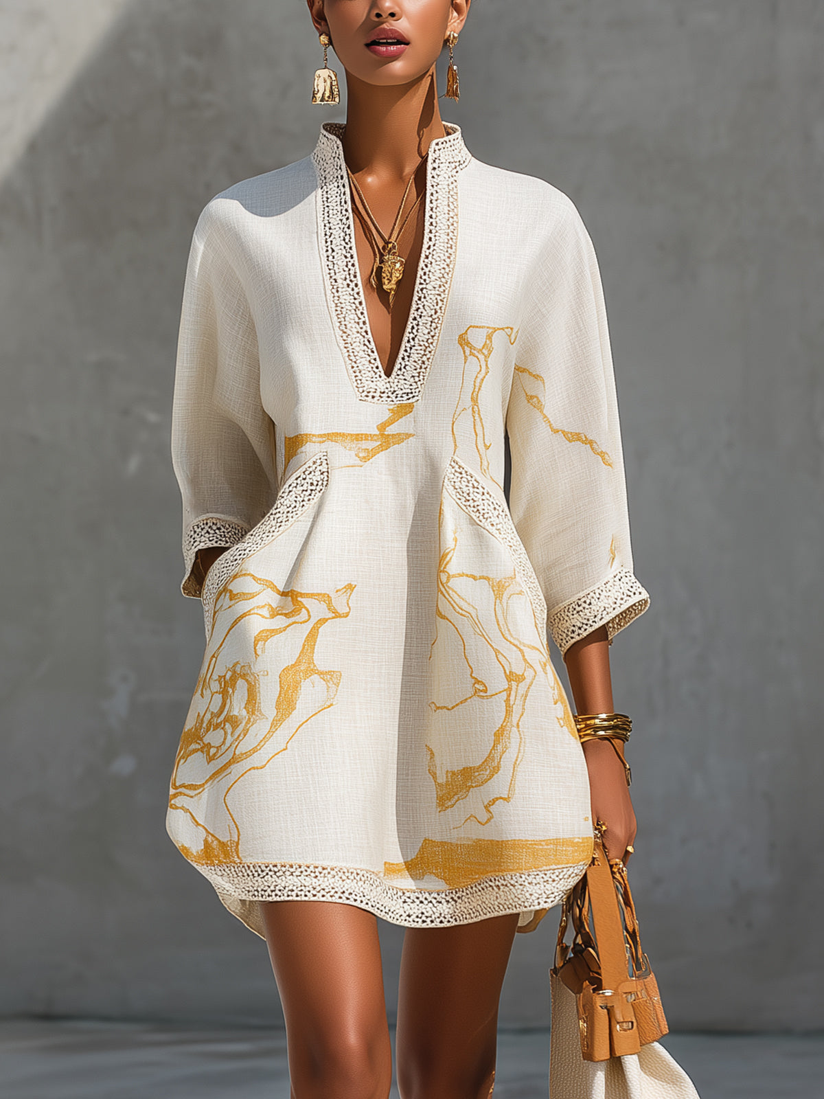 Leonor | Vestido Mini de Encaje Crochet Marfil con Motivos Dorados y Escote en V
