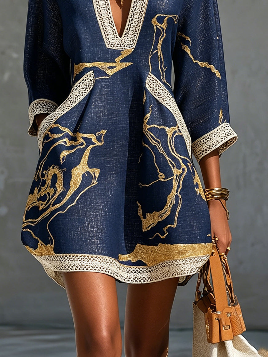 Constanza | Vestido Mini de Encaje Crochet Azul Marino con Motivos Dorados y Escote en V