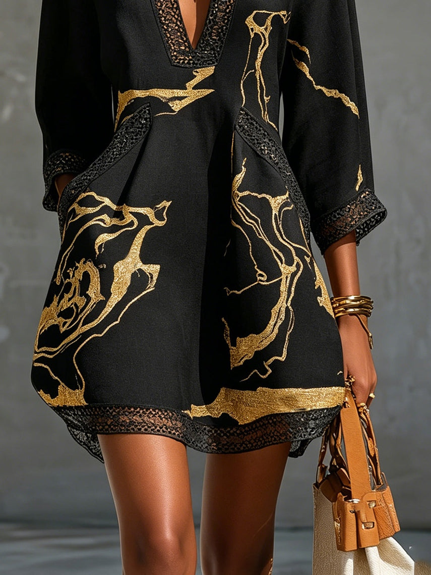 Leonia | Vestido Mini de Encaje Crochet Negro con Motivos Dorados y Escote en V