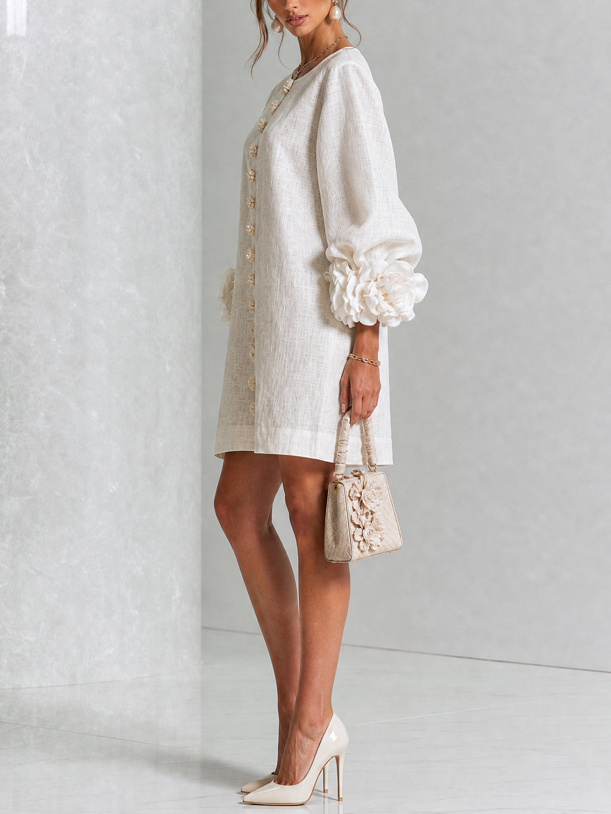 Chiara | Vestido Mini Mezcla de Lino con Puños de Flor, Blanco