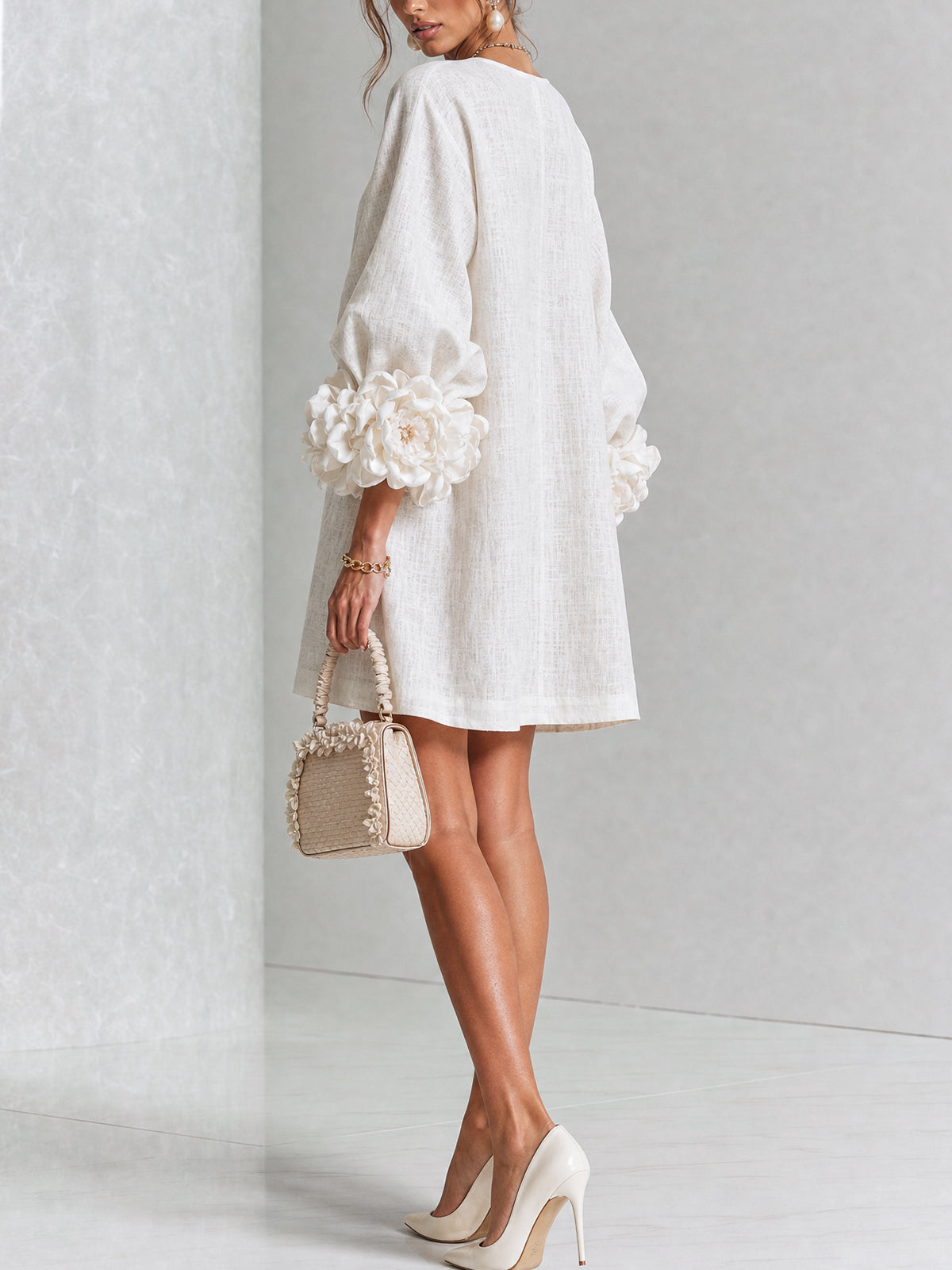 Chiara | Vestido Mini Mezcla de Lino con Puños de Flor, Blanco