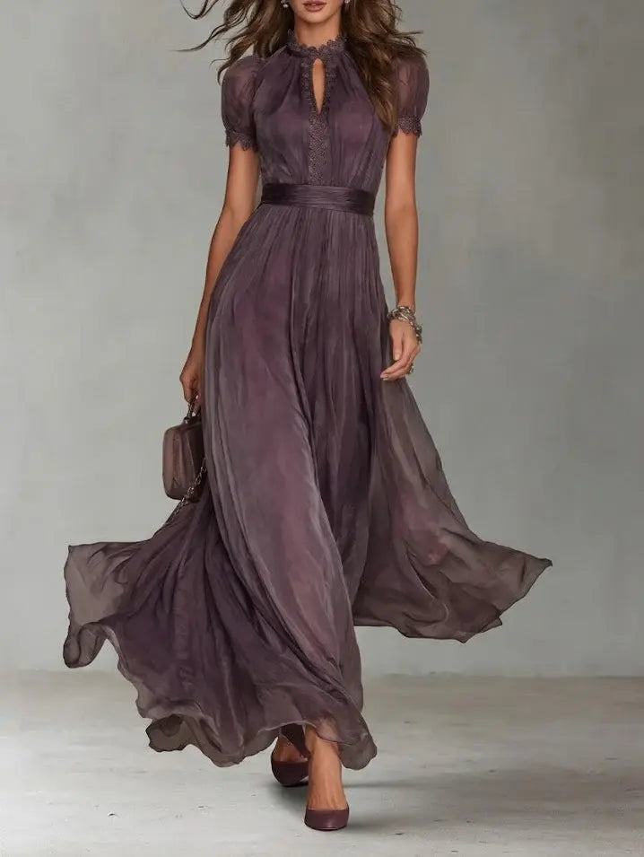 Flavia — Vestido largo violeta con escote gota y encaje