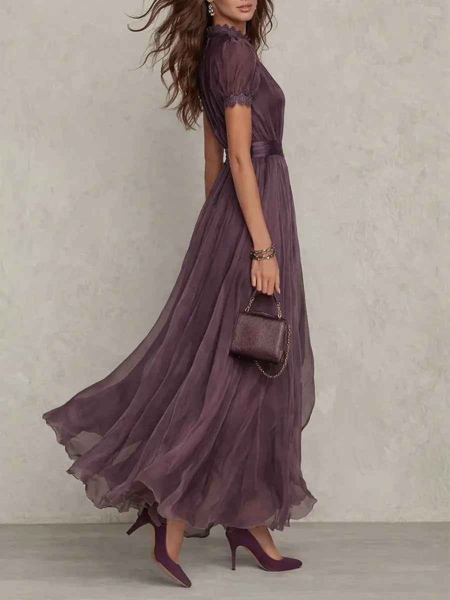 Flavia — Vestido largo violeta con escote gota y encaje