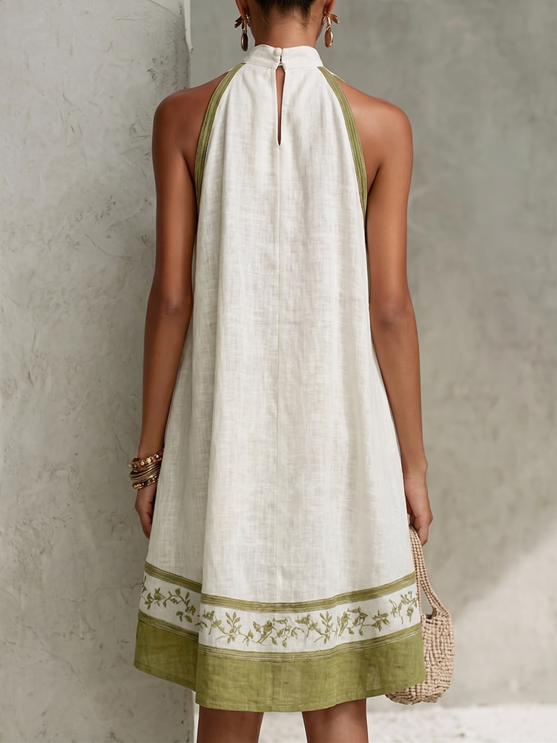 Ágata | Vestido Mini Trapecio Sin Mangas Blanco y Verde Oliva con Flores